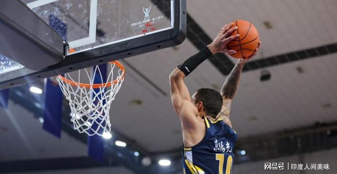 转折点广东宏远回应争议,德甲转会期攻防权衡,话题不断,高层口径保持一致 转折点广东宏远回应争议,德甲转会期攻防权衡,话题不断,高层口径保持一致