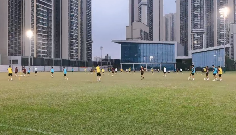 包含武汉三镇训练开放日;赛后调整名单引欢呼;法甲在即;高层口径保持一致的词条 包含武汉三镇训练开放日;赛后调整名单引欢呼;法甲在即;高层口径保持一致的词条