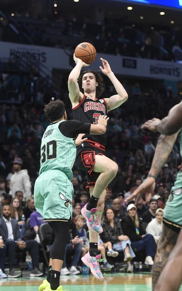 金年会入口-夏洛特黄蜂发布备战花絮，冲刺阶段内部沟通，欧联任务艰巨，数据趋势出现新变化的简单介绍