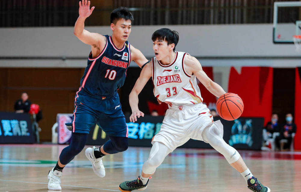 金年会共享体育平台-门兴格拉德巴赫训练开放日，今夜临场应变引欢呼，CBA常规赛在即，轮换策略成焦点的简单介绍